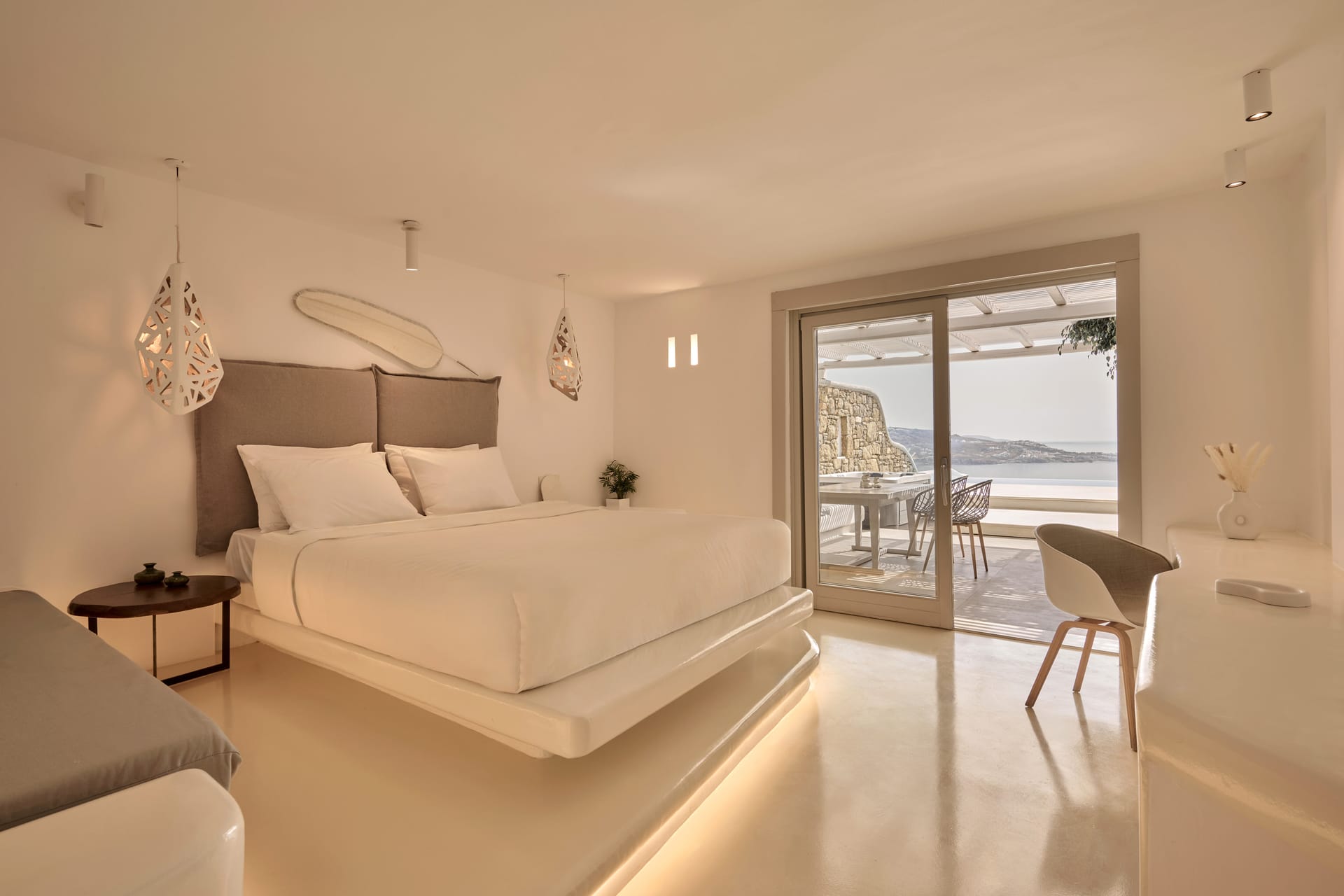 Delos Suite with Pool and Jacuzzi