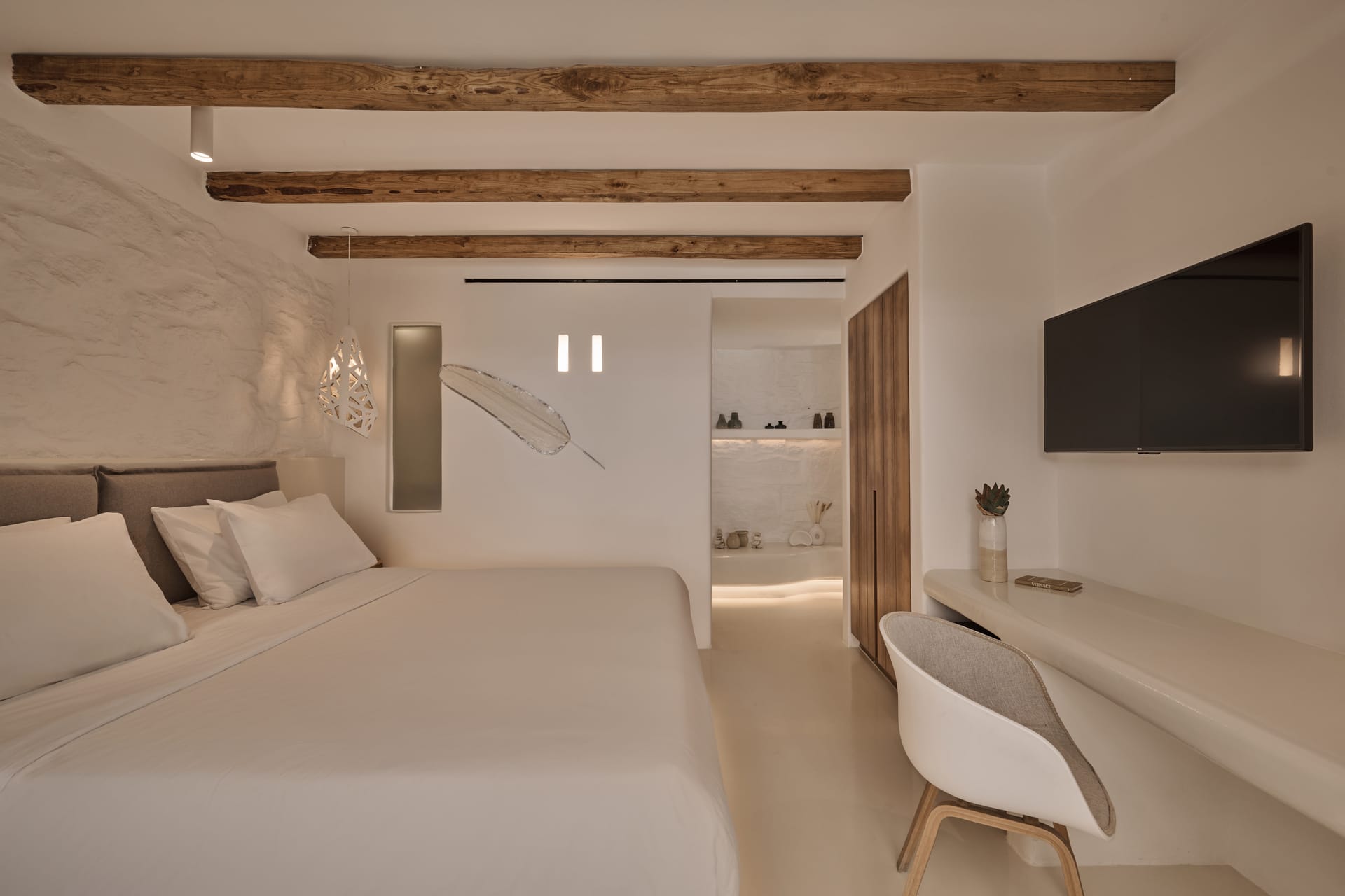 Helios Suite with Pool and Jacuzzi