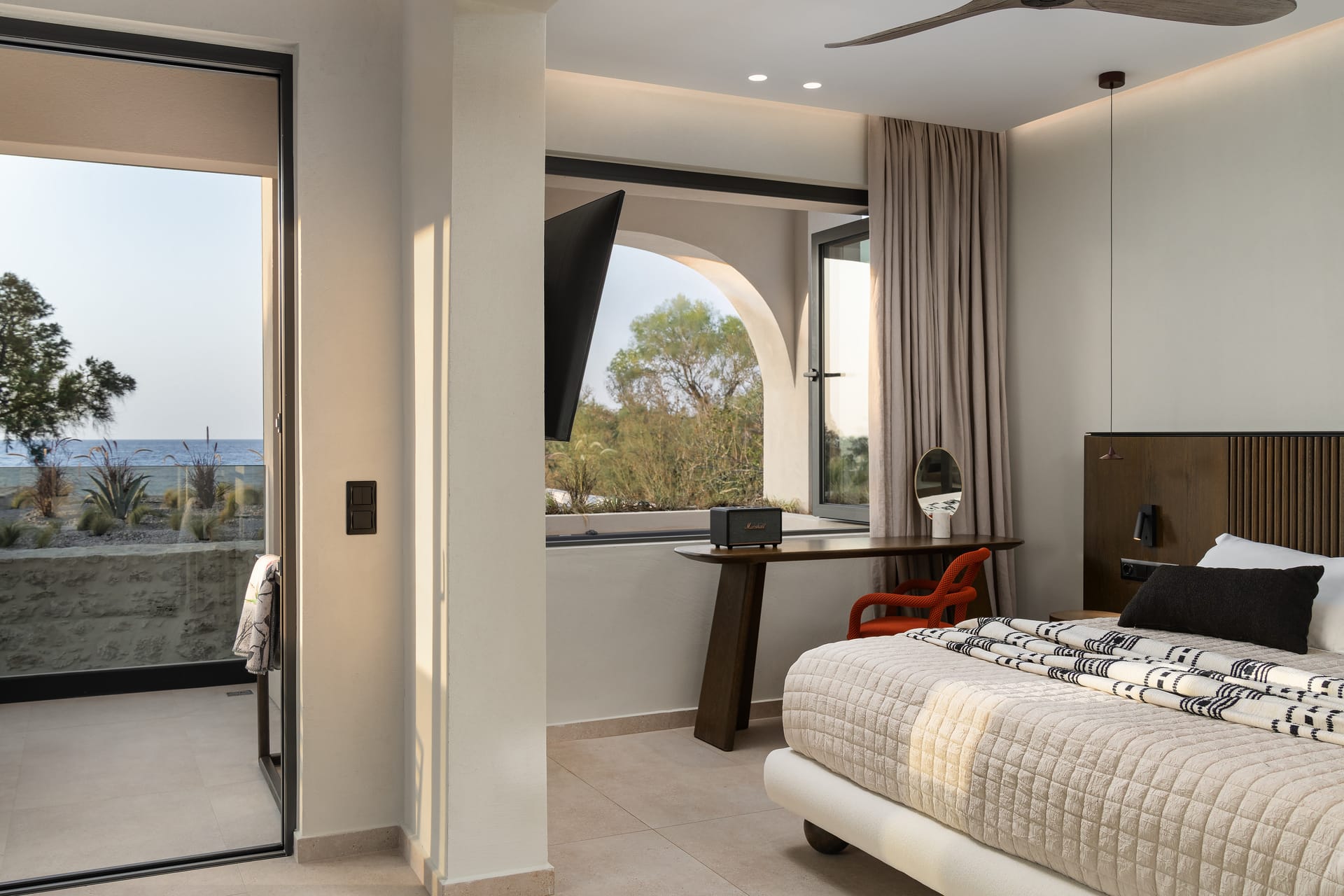 One Bedroom Suite Sea View with Outdoor Jacuzzi