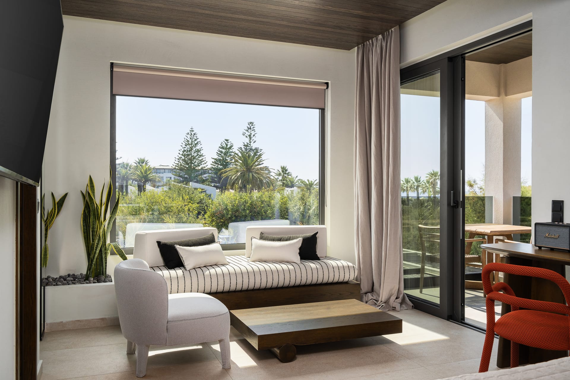 One Bedroom Suite  with Outdoor Jacuzzi