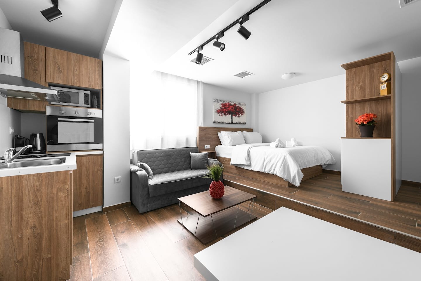 NILIE PREMIUM HOSPITALITY MGMT - ULTIM3 - 6