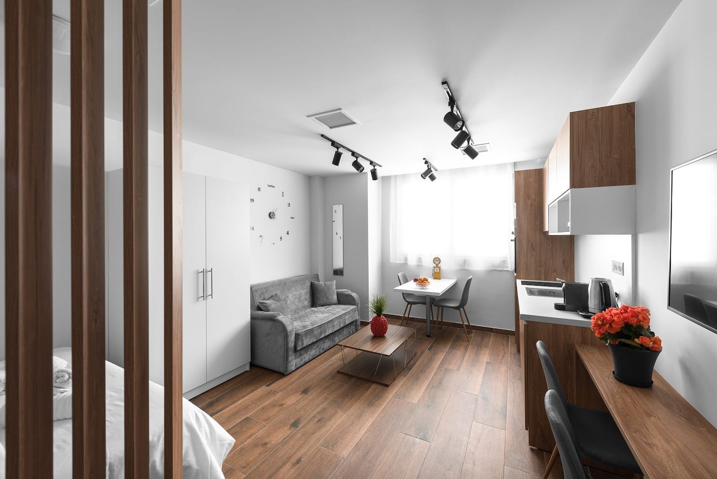 NILIE PREMIUM HOSPITALITY MGMT - ULTIM4 - 6