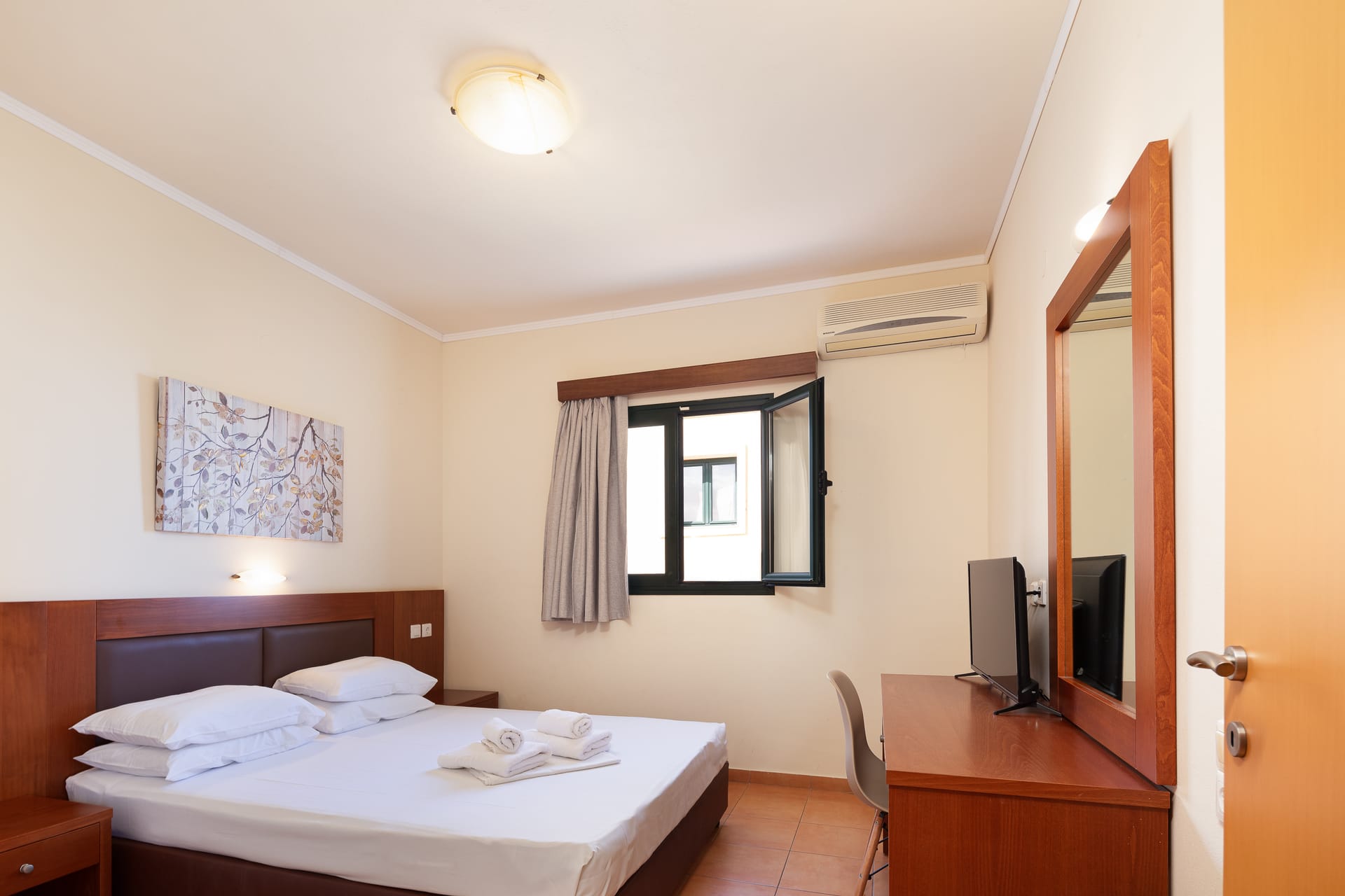 One Bedroom Apartment Sea View
