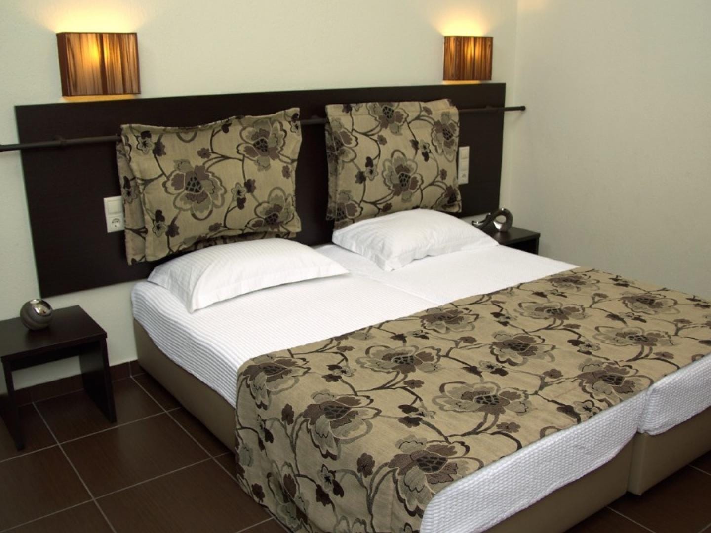 Alexander Inn - SPRDBL - 1