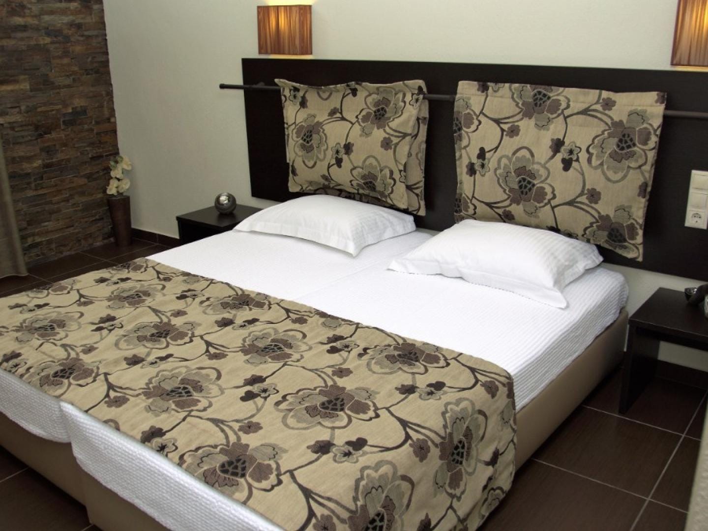 Alexander Inn - SPRQDR - 1