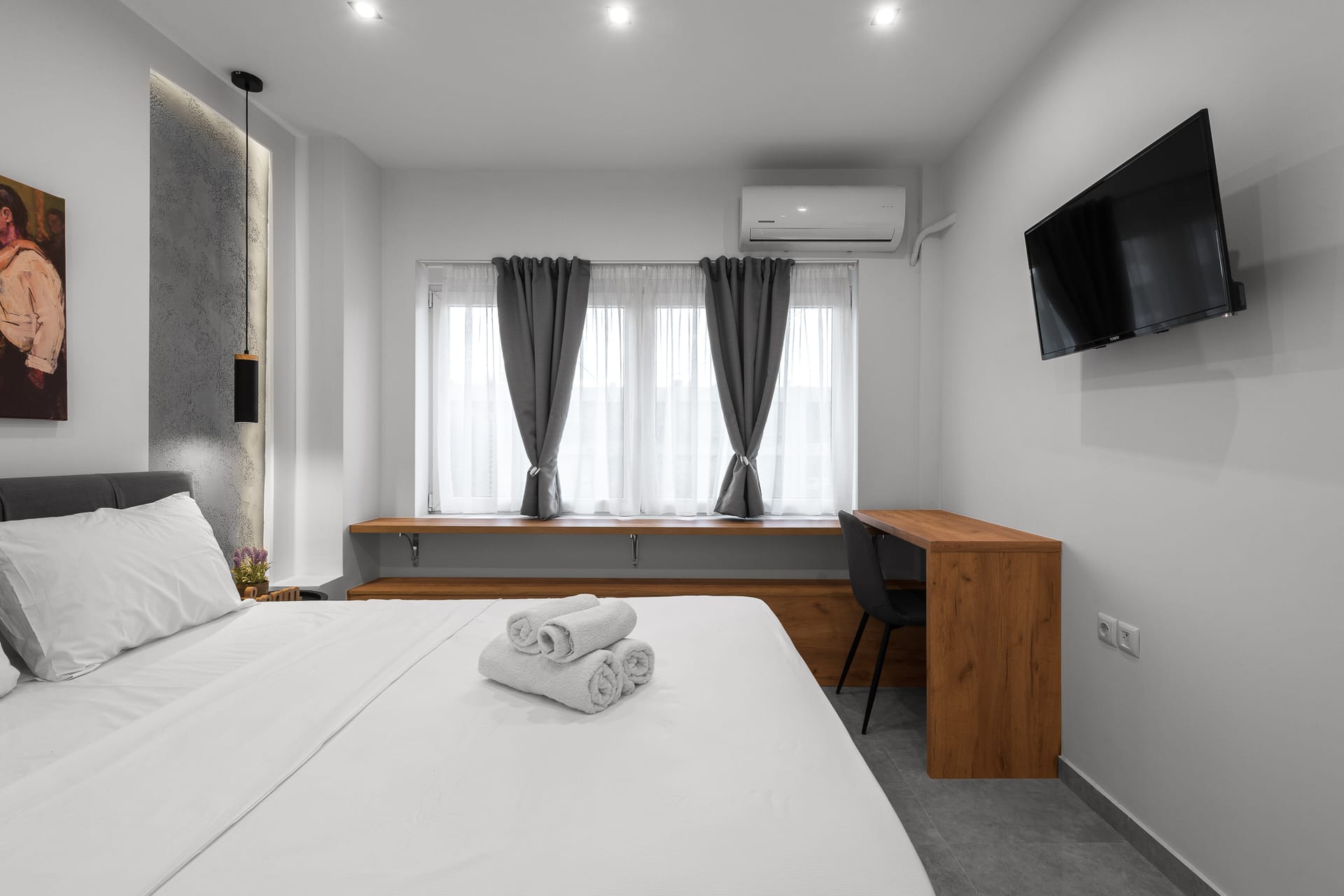 NILIE PREMIUM HOSPITALITY MGMT - WOOD - 13