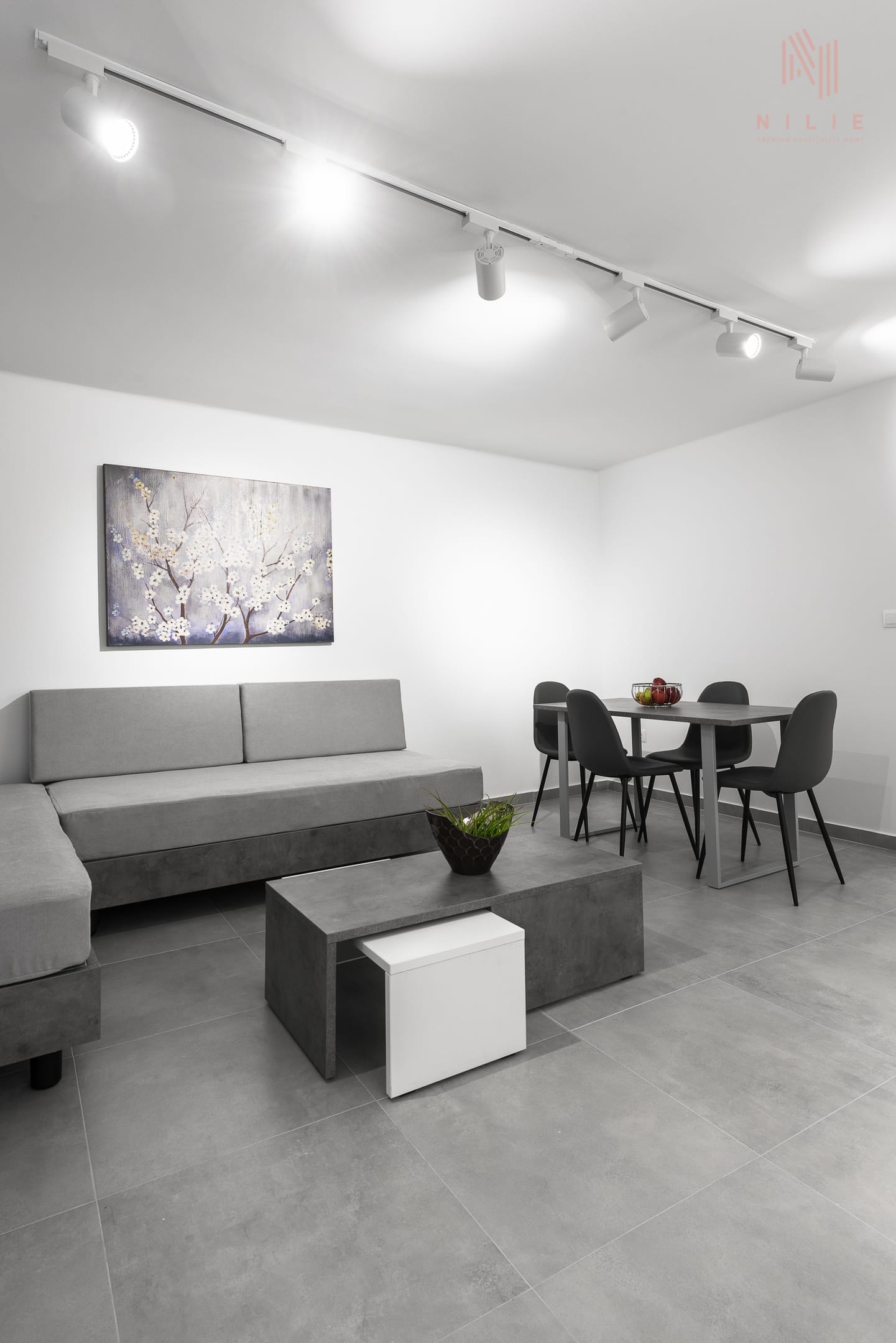 NILIE PREMIUM HOSPITALITY MGMT - CONSUL - 11
