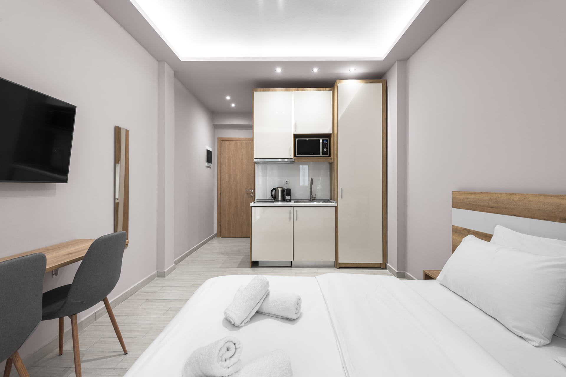 NILIE PREMIUM HOSPITALITY MGMT - LAUSA3 - 7
