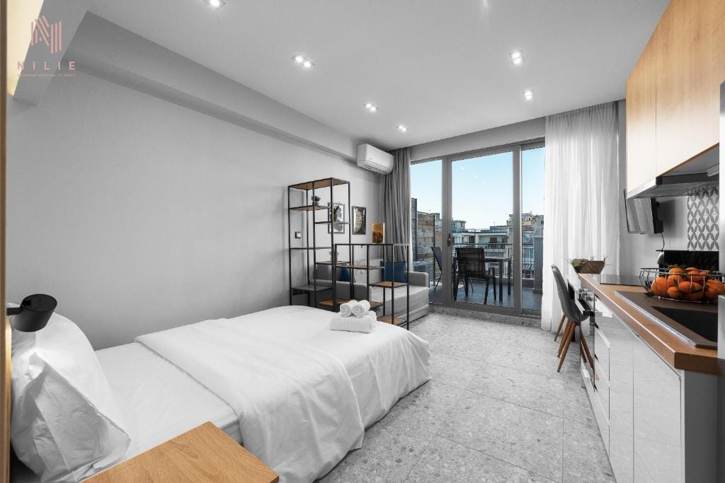 Avenue | Superior Studio 28m² | 8th floor Balcony City view | Syggrou 4