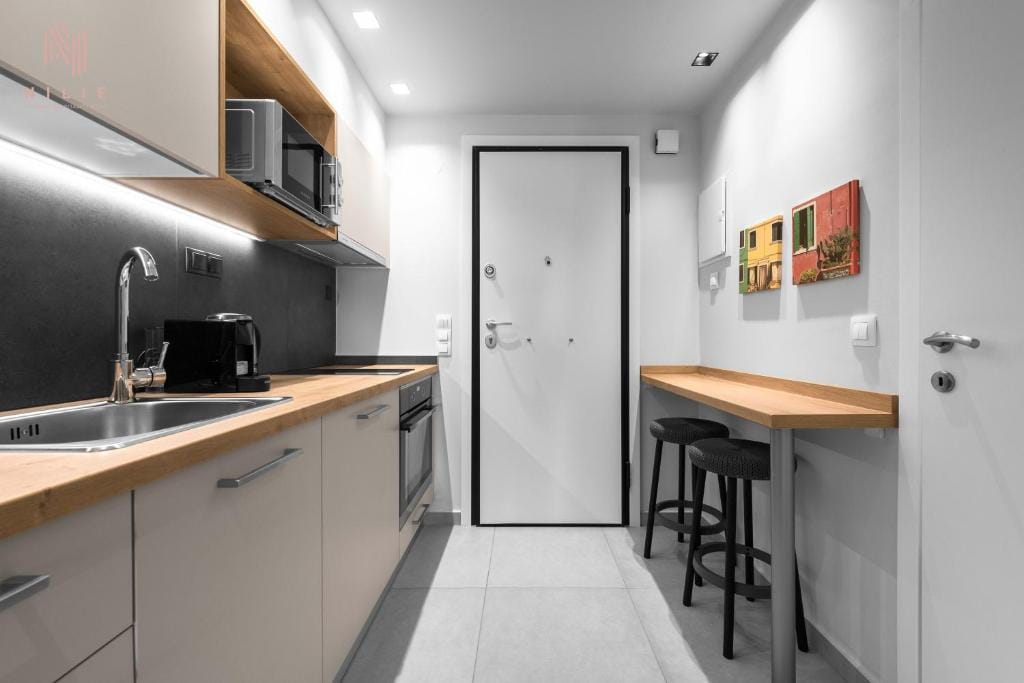 NILIE PREMIUM HOSPITALITY MGMT - 5BA10 - 8