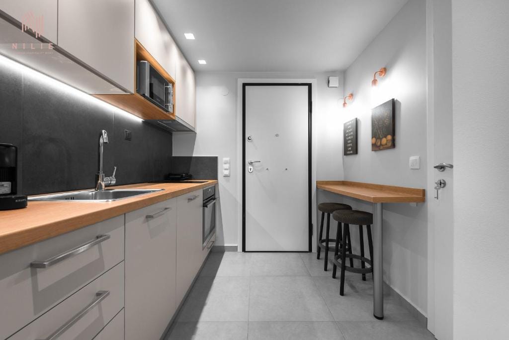 NILIE PREMIUM HOSPITALITY MGMT - 5BA11 - 10