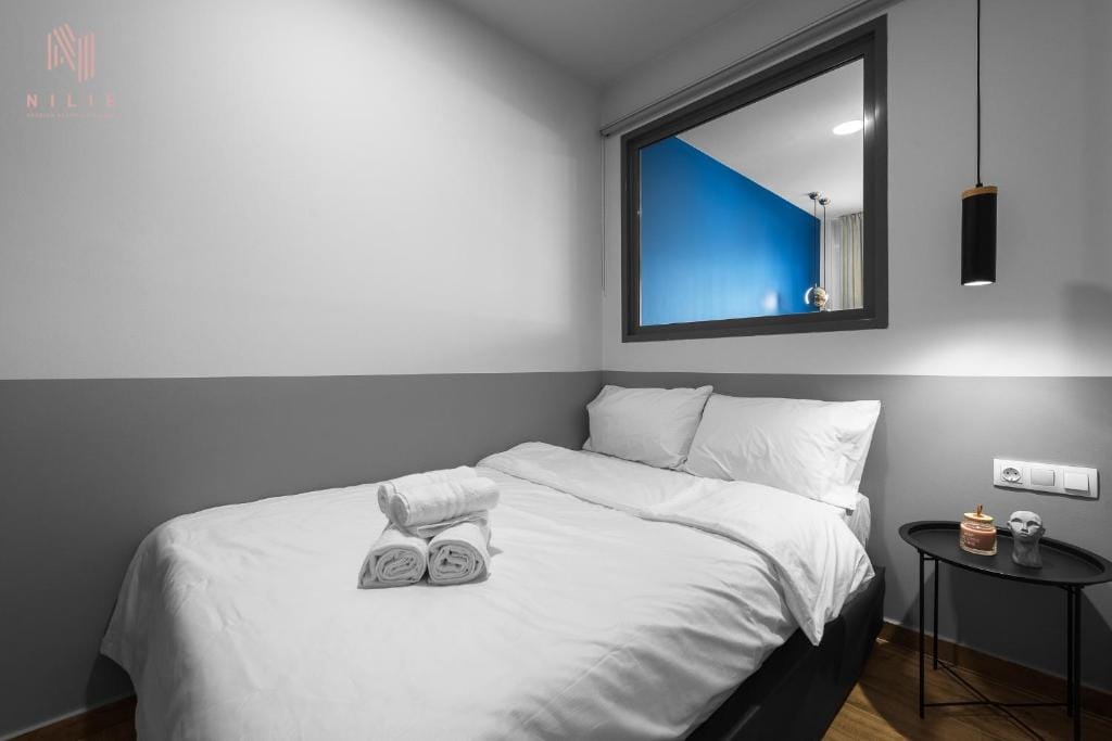 NILIE PREMIUM HOSPITALITY MGMT - 5BA11 - 12