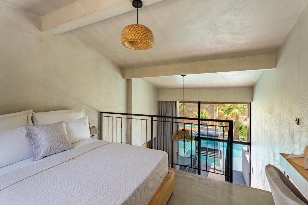 Deluxe Bungalow with Sharing Pool