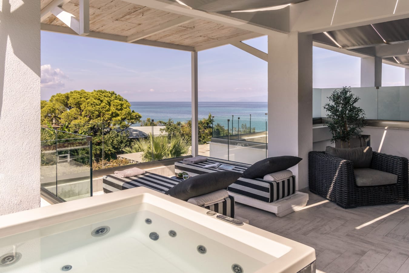 2 Level Suite | Outdoor Jacuzzi