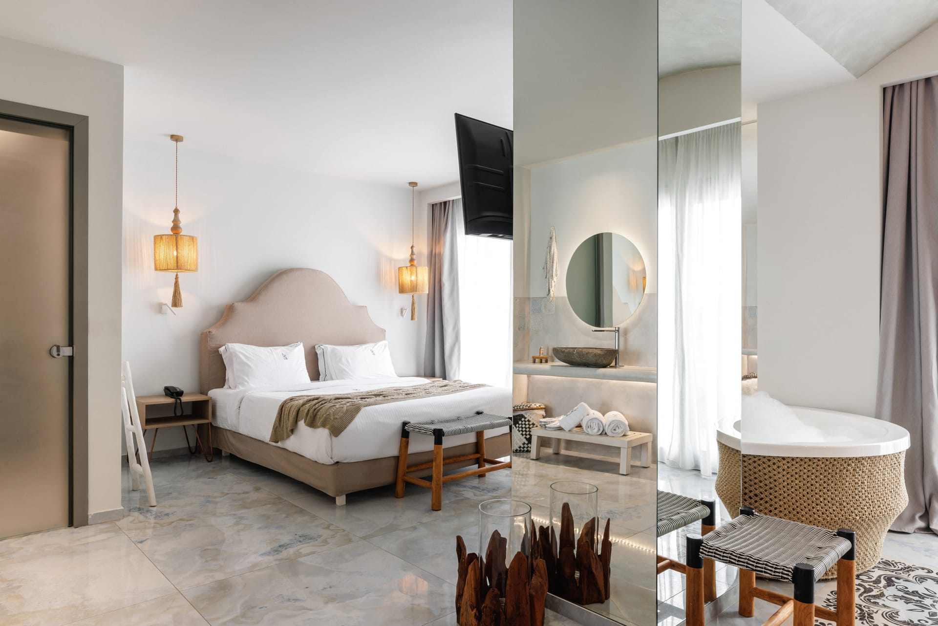 Deluxe Suite Sea View | Indoor Jacuzzi