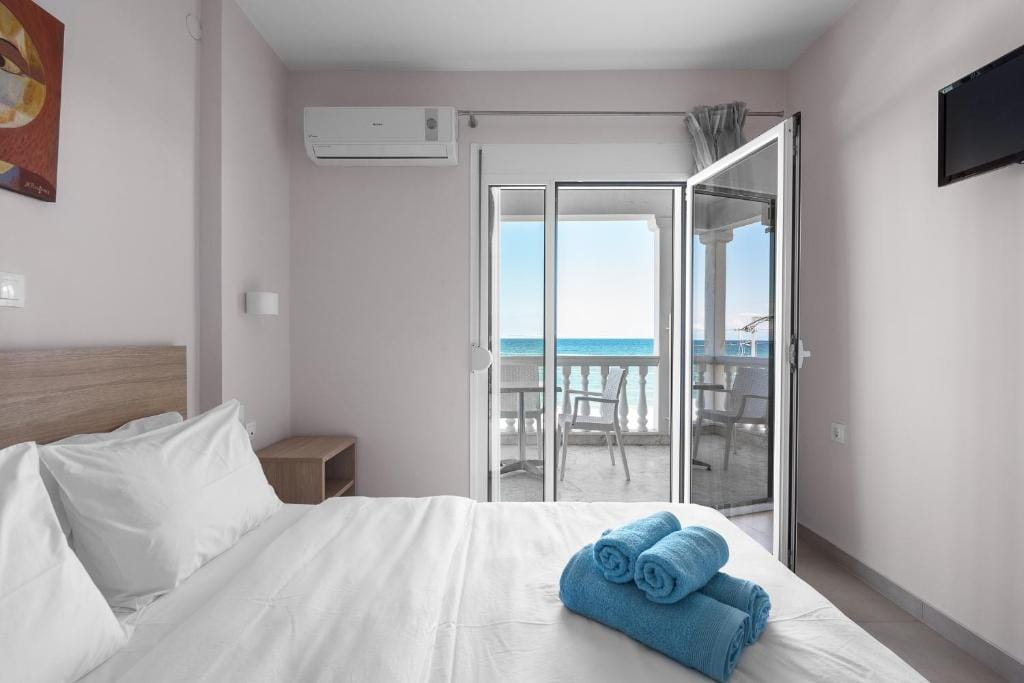 Blue Flag 1 | Double Studio with balcony and Sea View | Olimpiaki Akti Afroditis 18