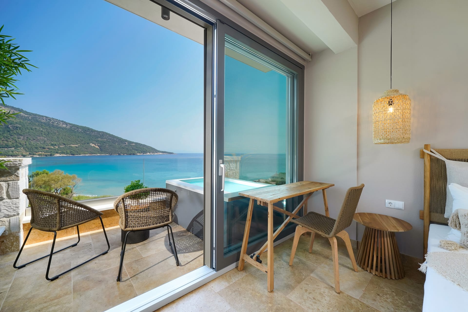 Essentia Luxury - XRTRJA - 2