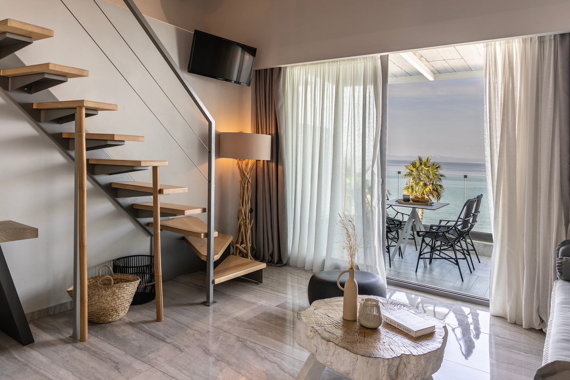 2 Level Suite | Sea View
