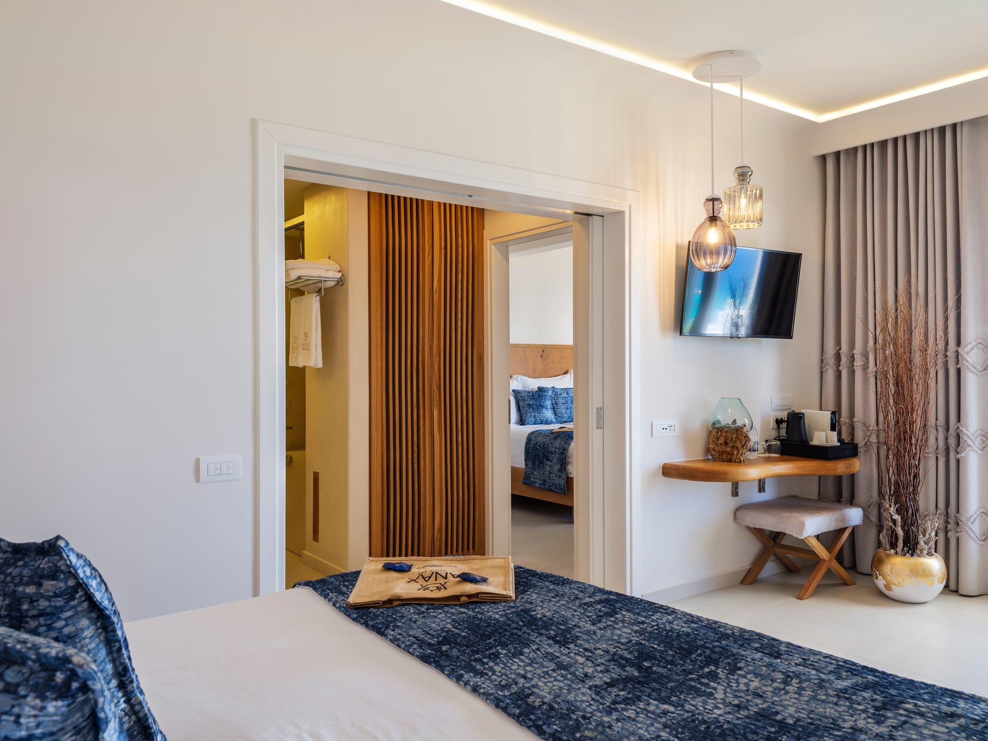 Executive 2 Bedroom Suite [Side Sea View]