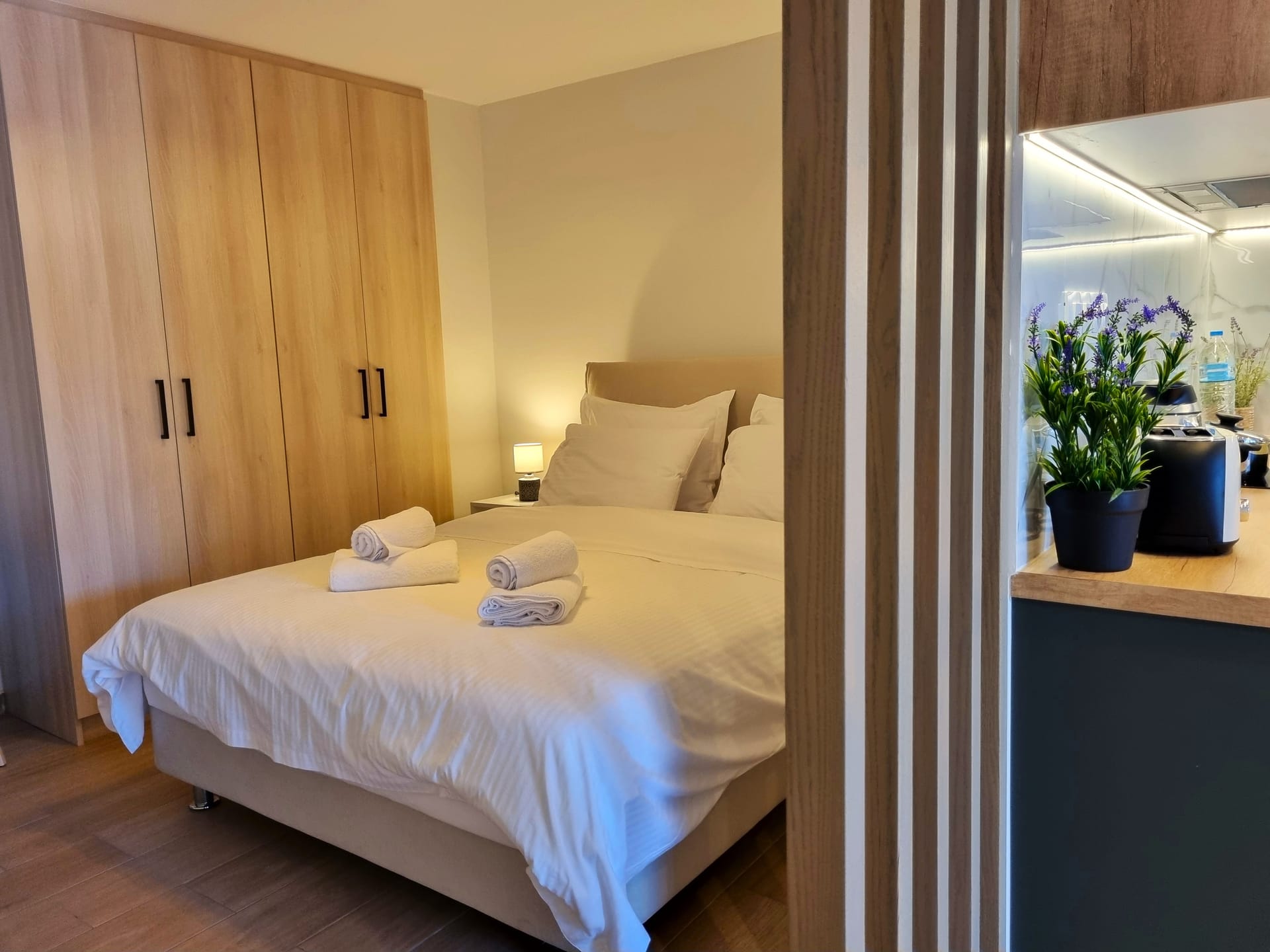 10 Apartments & Suites Athens - JSUITE - 3