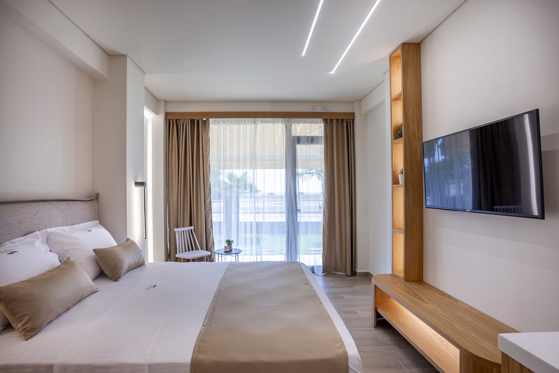 Aliston Deluxe Living – Adults Only - 1 - 5