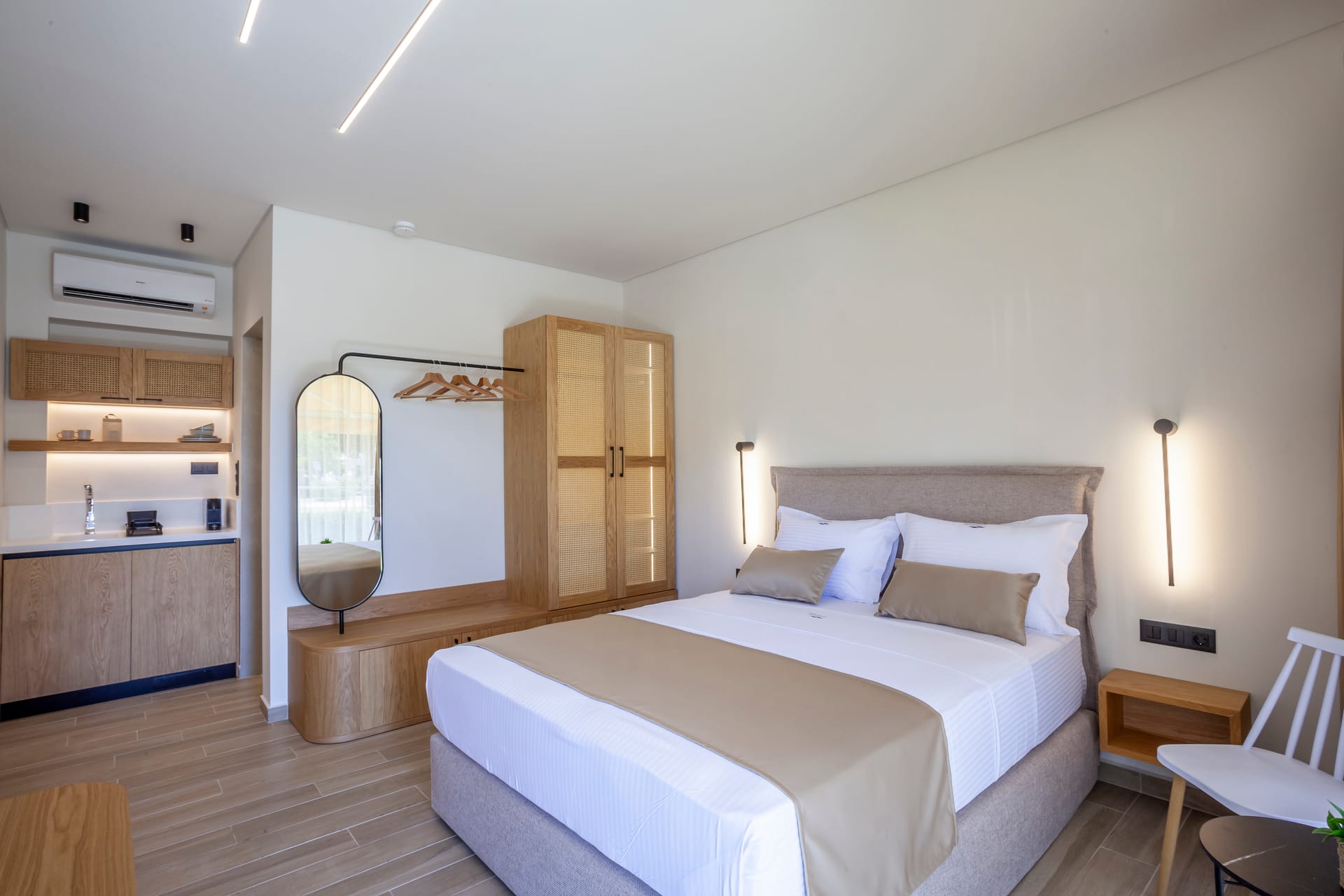 Aliston Deluxe Living – Adults Only - 1 - 6