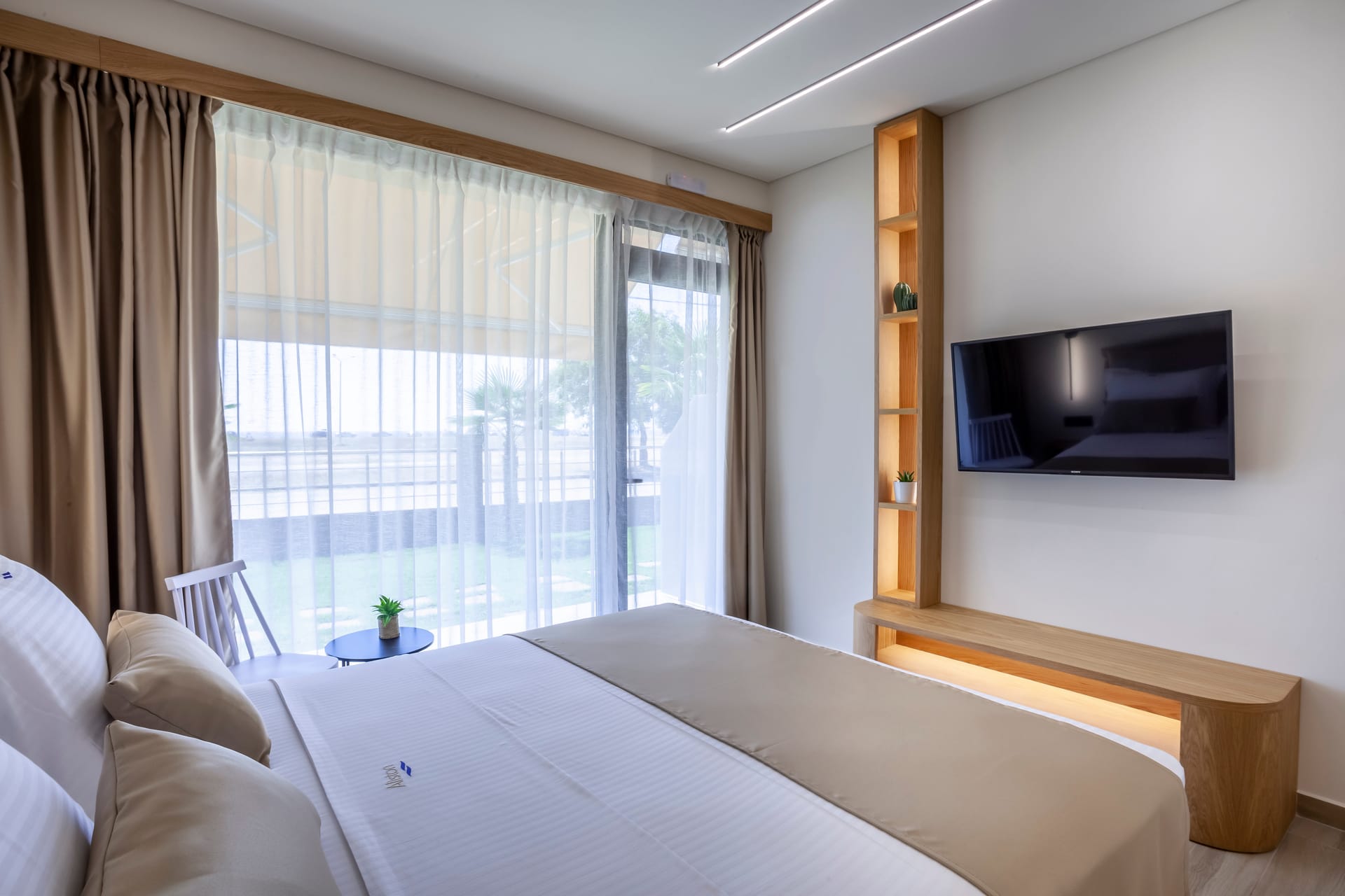 Aliston Deluxe Living – Adults Only - 1 - 8
