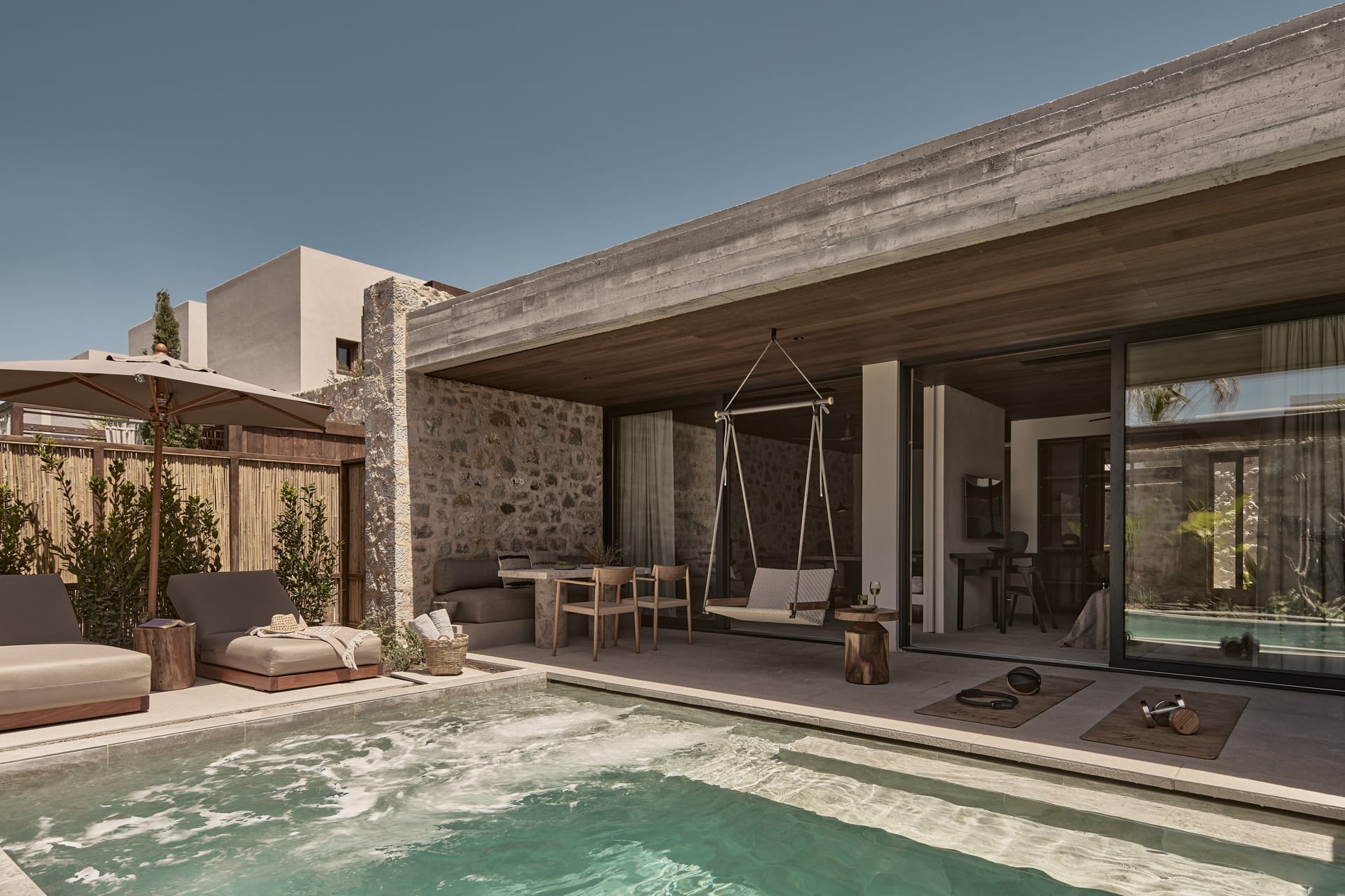 Theros Suite with Private Heated Pool – 60 m²