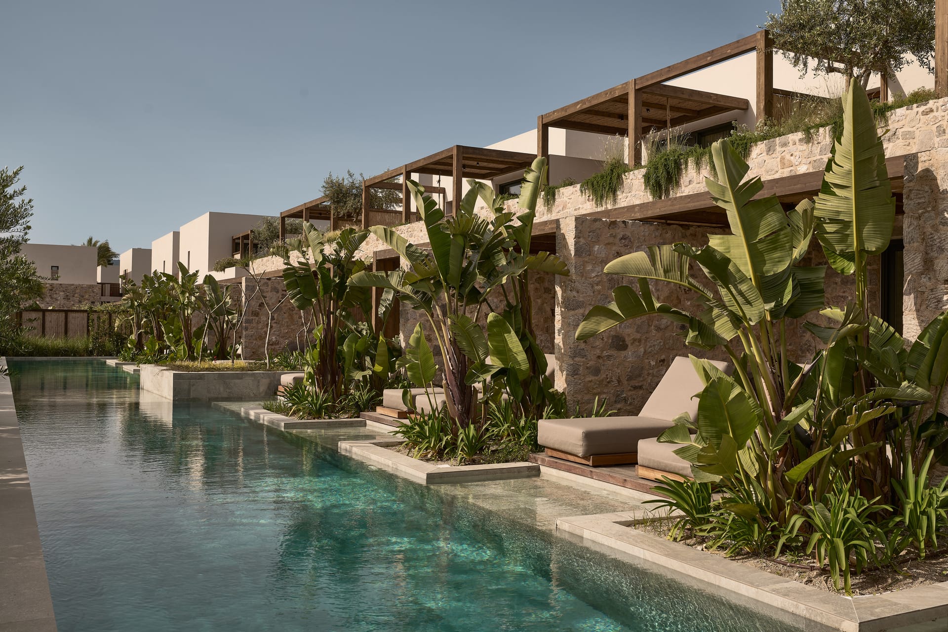 Swim-Up Suite – 37 m²