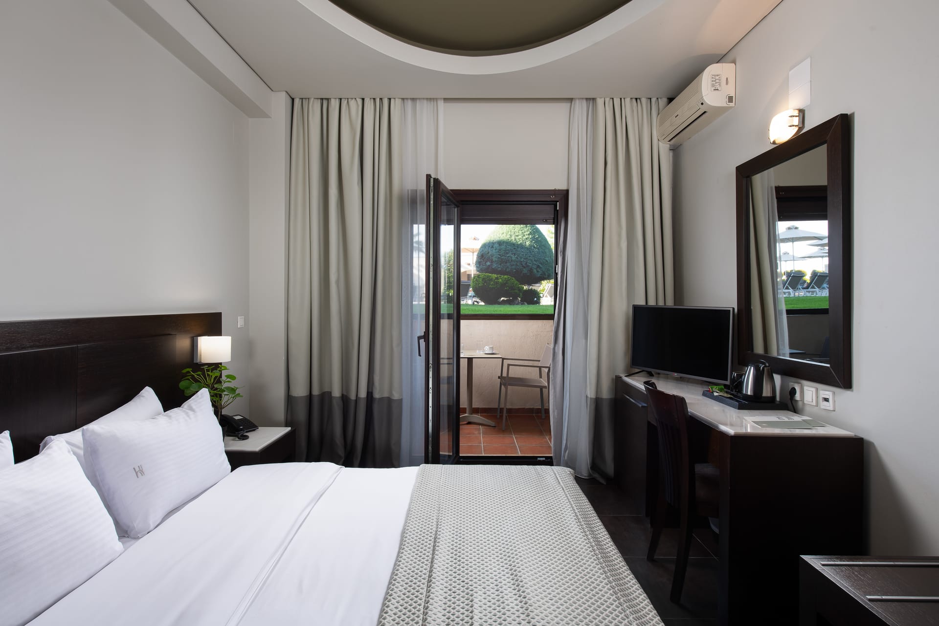 Economy Room