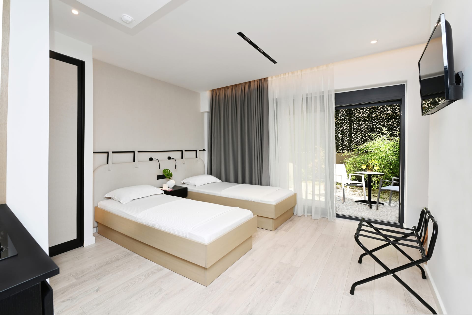 Classic Twin Room with Balcony