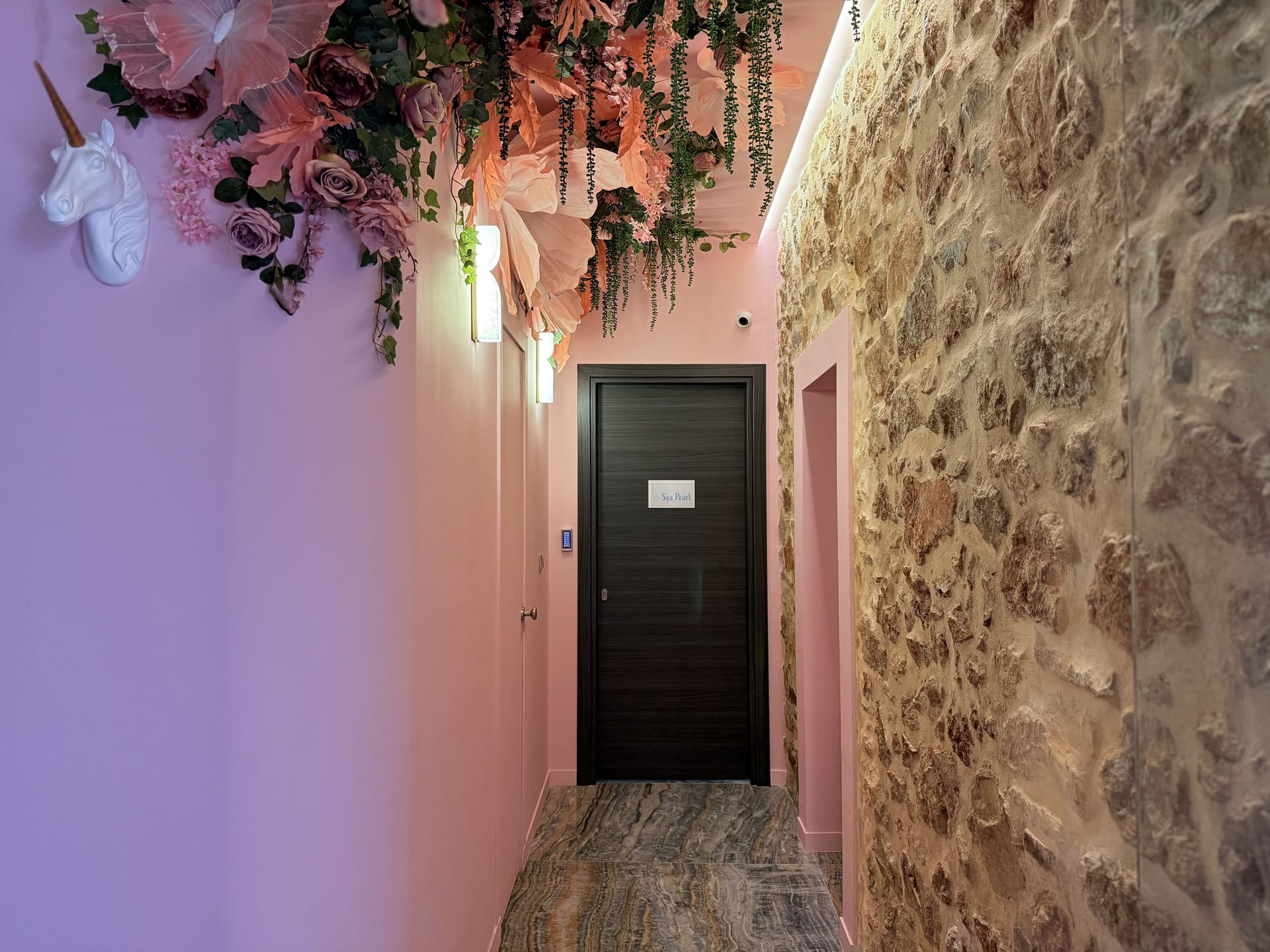 Fairytale Athens Suites - 2 - 2
