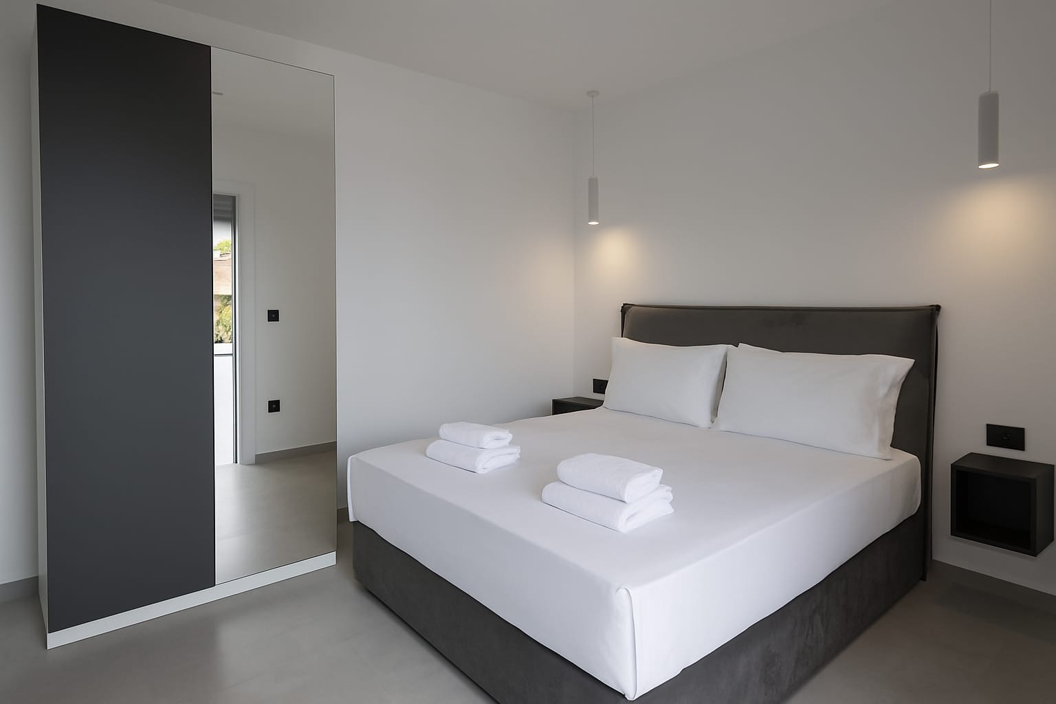 Mono Alex Afitos - SUITE - 2