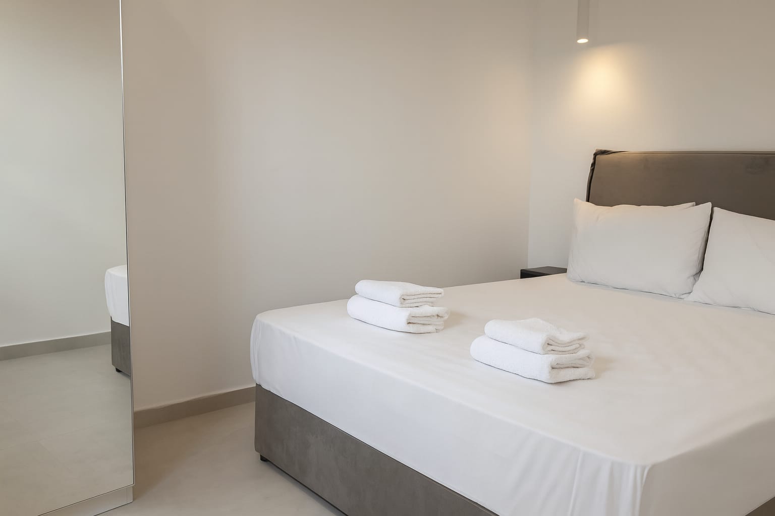 Mono Alex Afitos - SUITE - 3