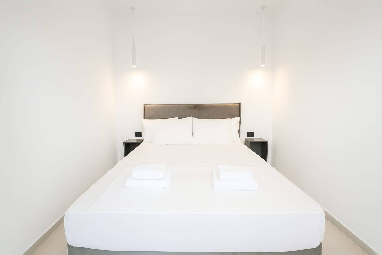 Mono Alex Afitos - SUITE - 18