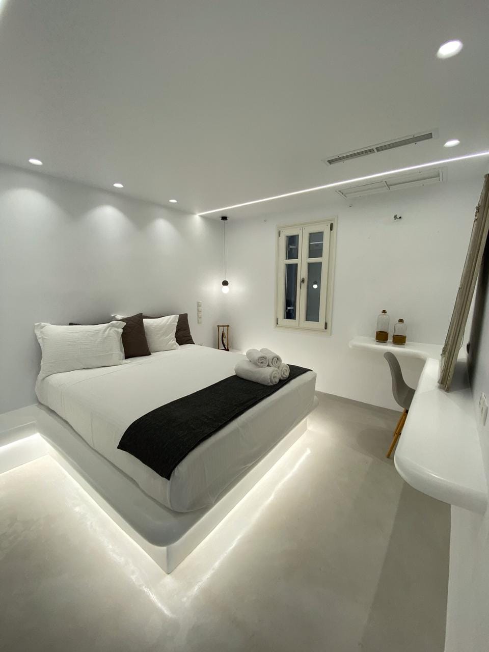 Family Room with Sea View (Pool Level)
