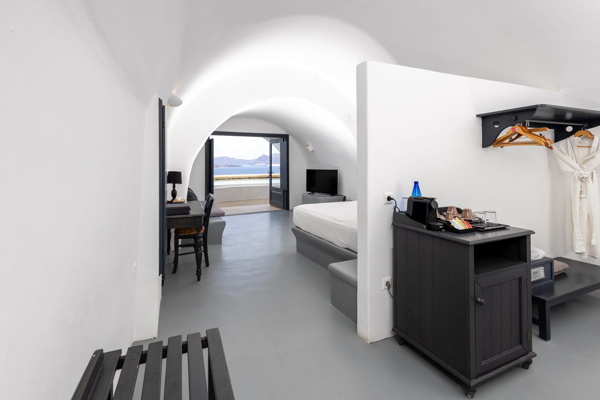 Deluxe Cave Suite Private Pool Caldera View