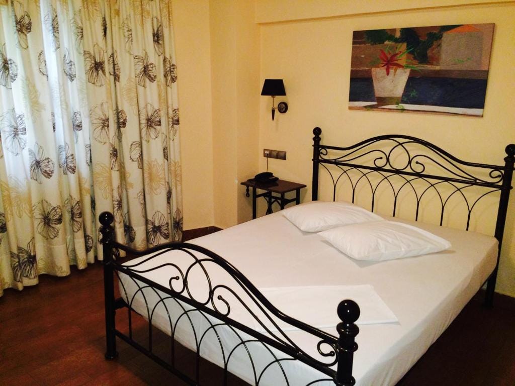 Economy Double Room – Semi-Basement