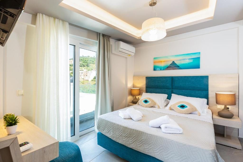 Deluxe Family Suite with Jacuzzi and Sea View 2-5 Pax