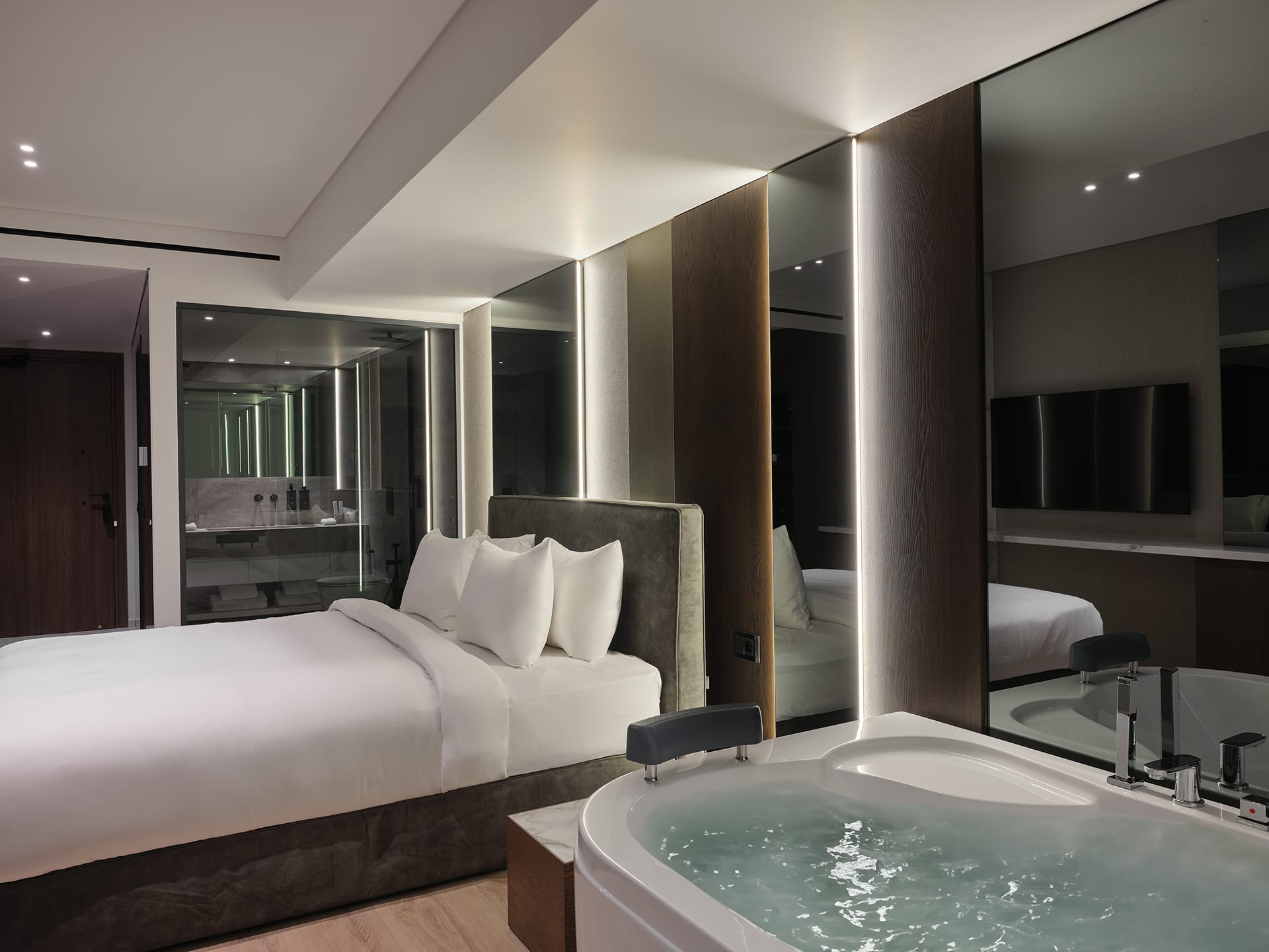 Acropolis Executive King Room with Hot Tub
