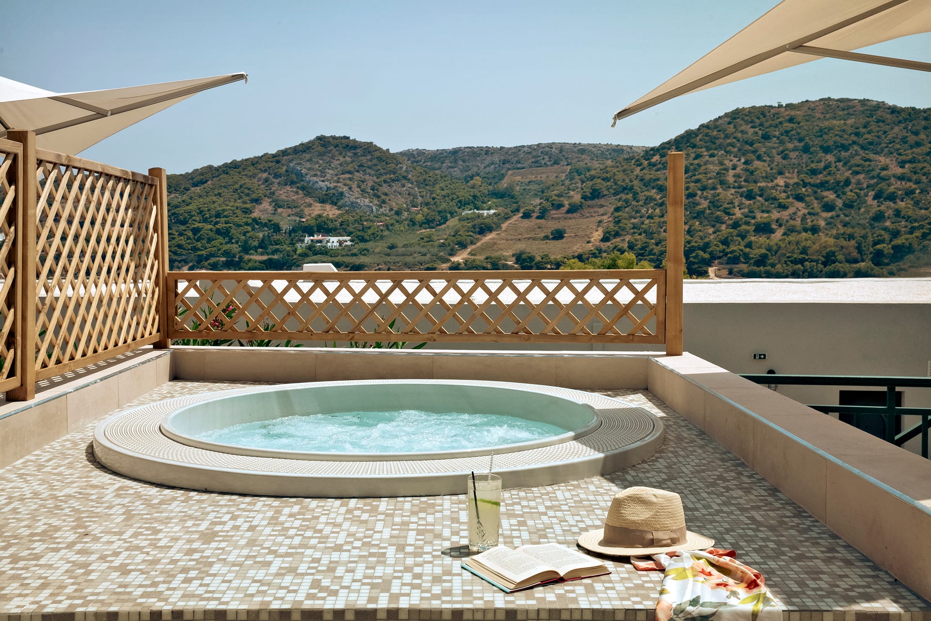 Executive Maisonette Sea View with Hot Tub