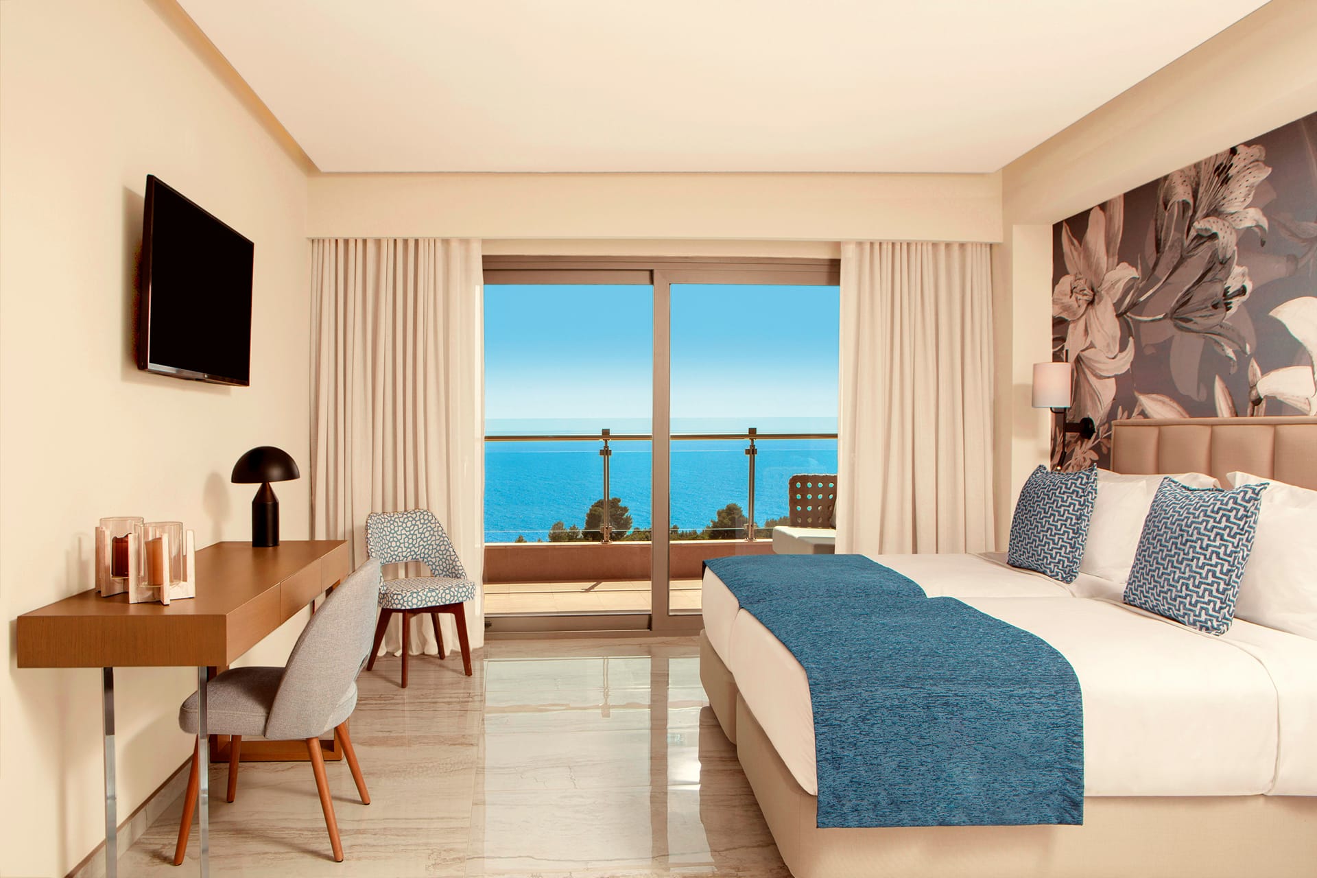Executive Suite 2 – Bedroom Sea View