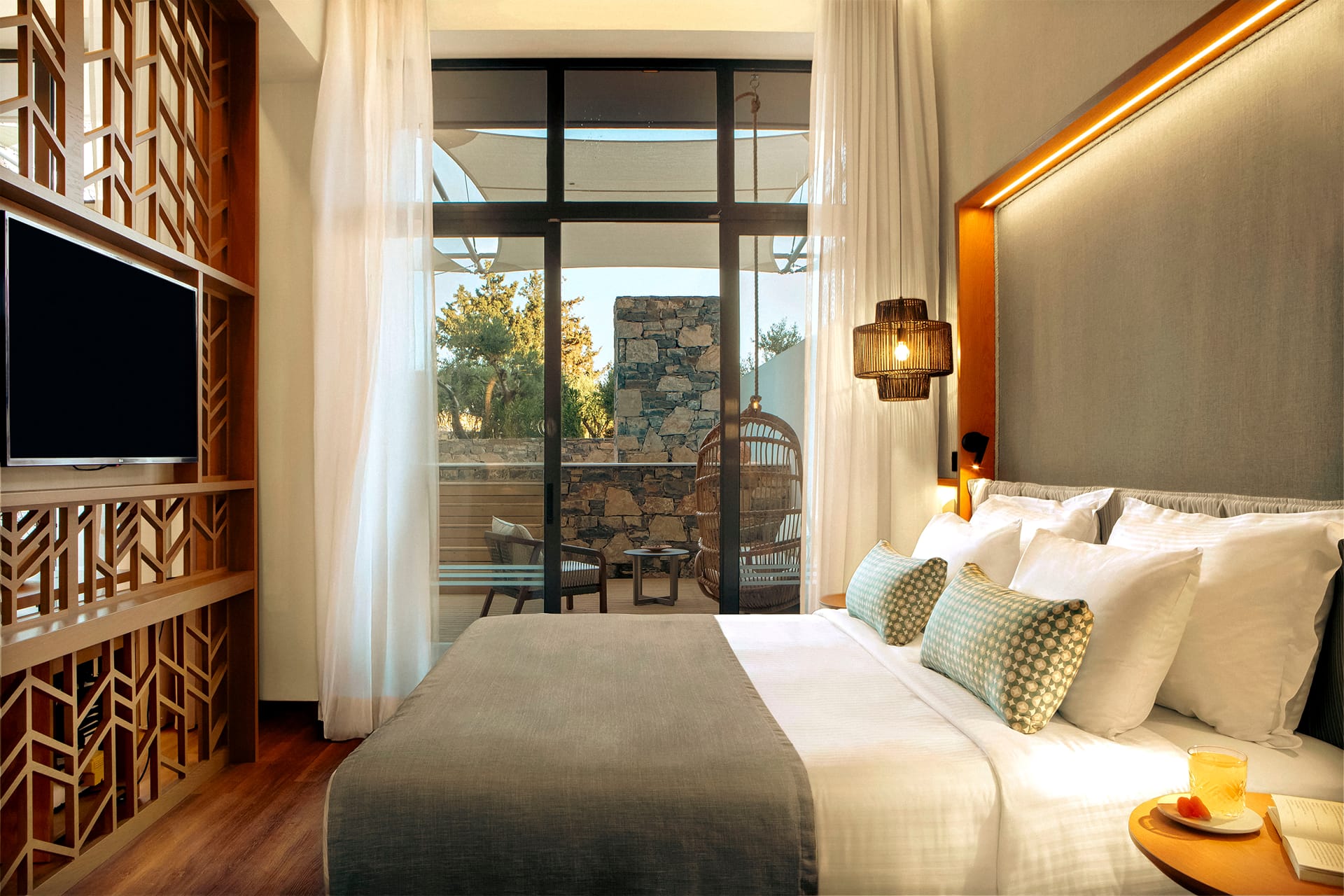 Honeymoon Suite with Private Pool & Whirlpool Tub
