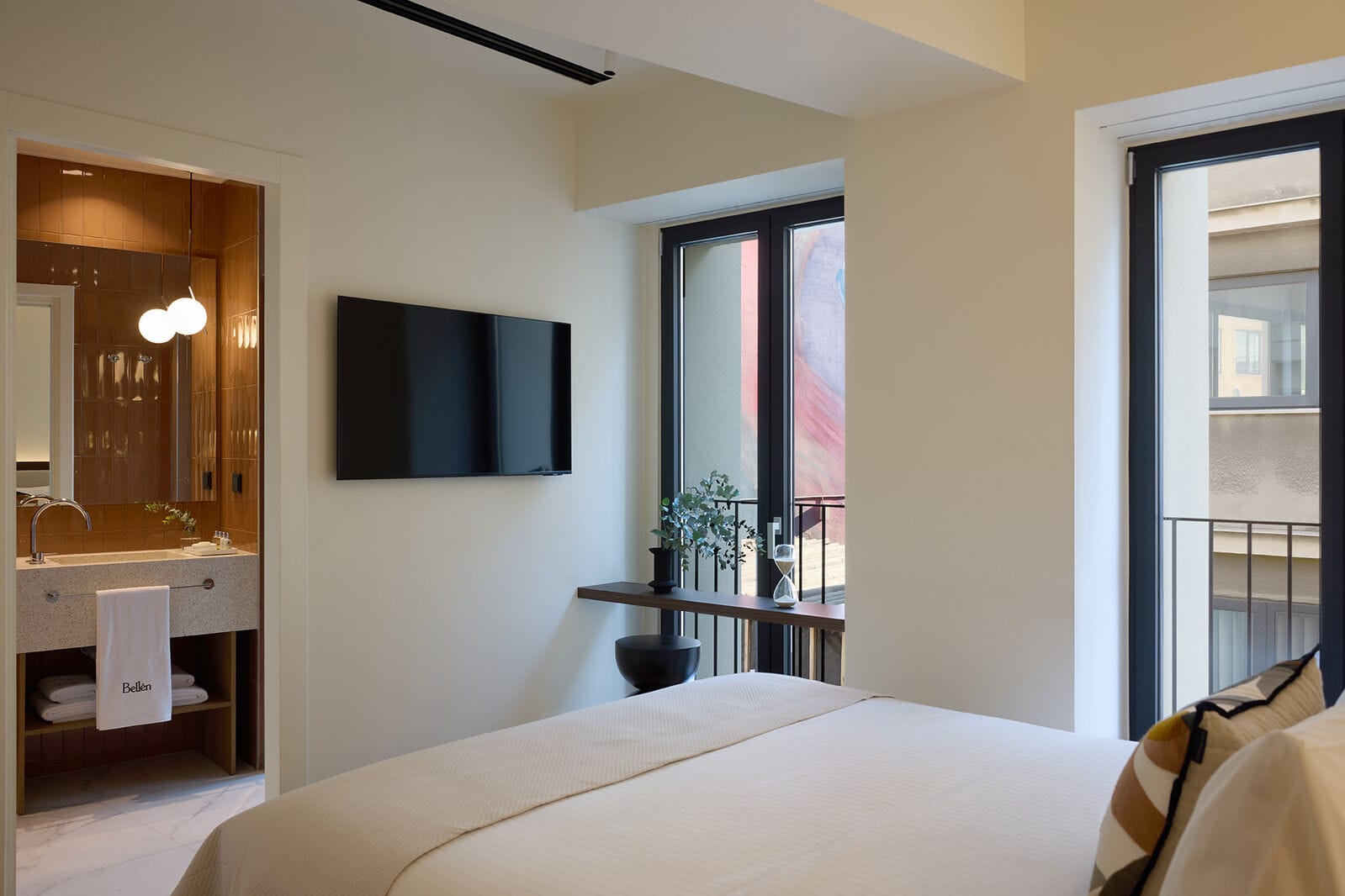 Cozy Room Urban View