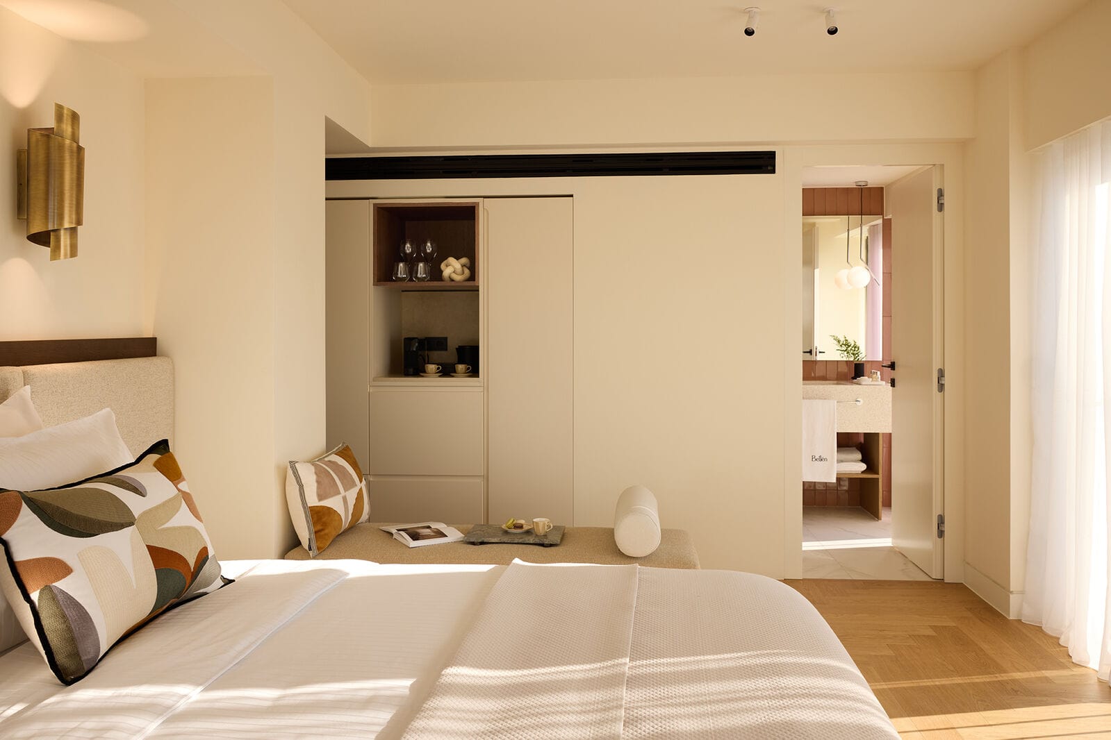 Elegant Room City View