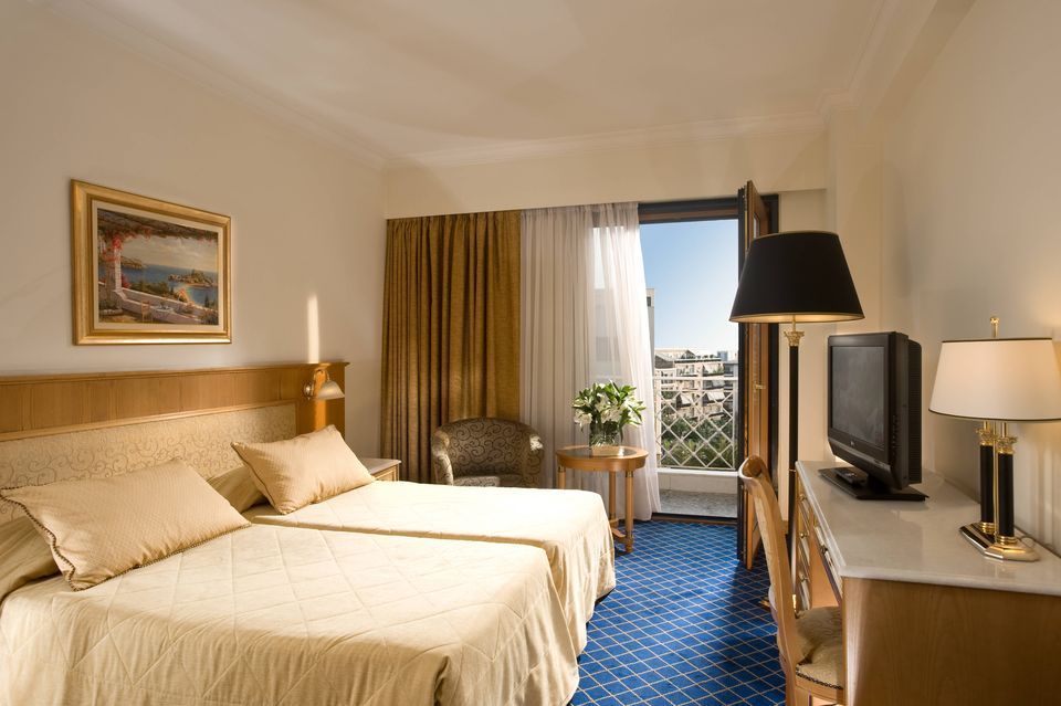 Executive Room (3 pax)