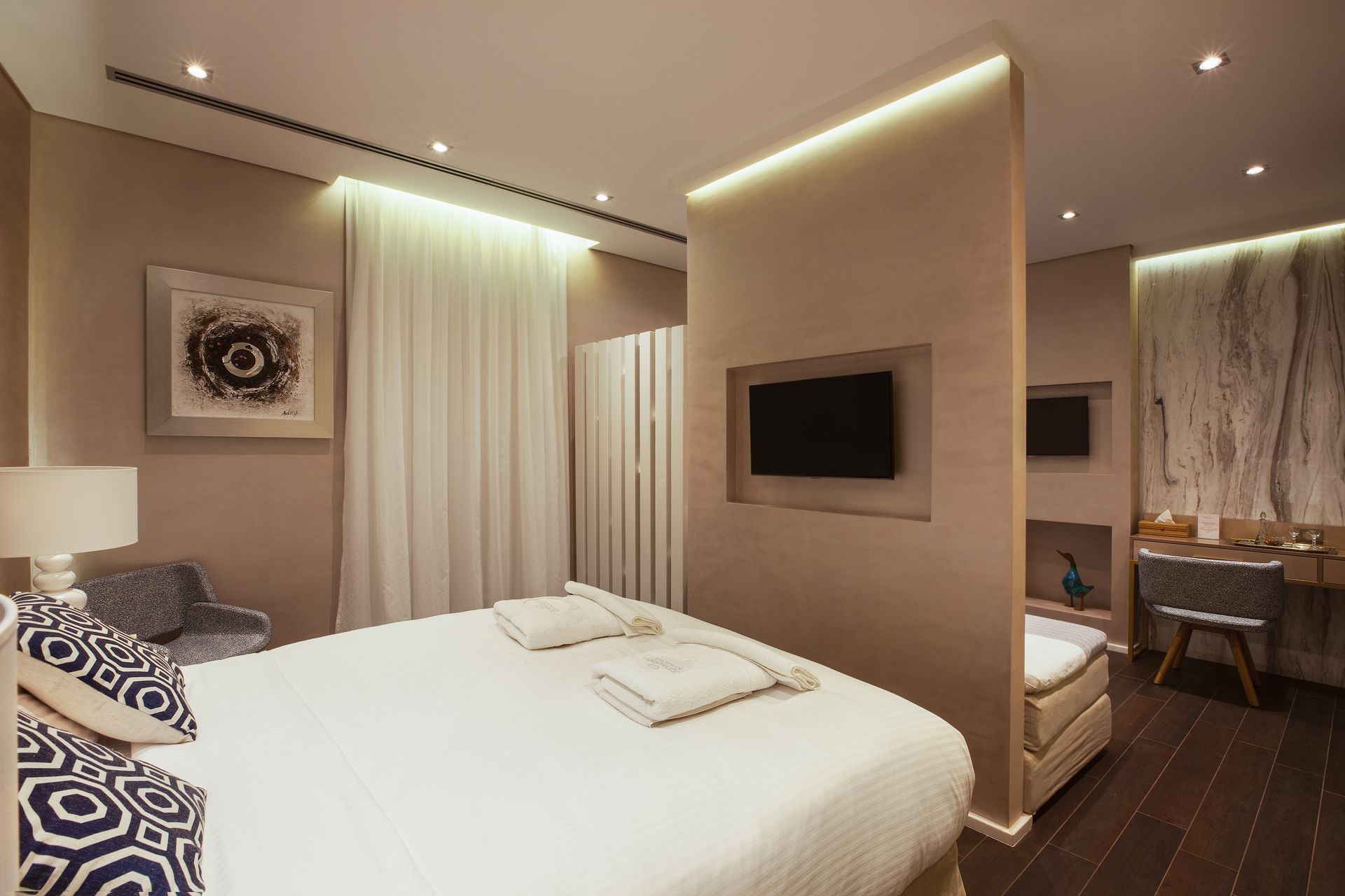 Deluxe Suite with Old Town View and Balcony