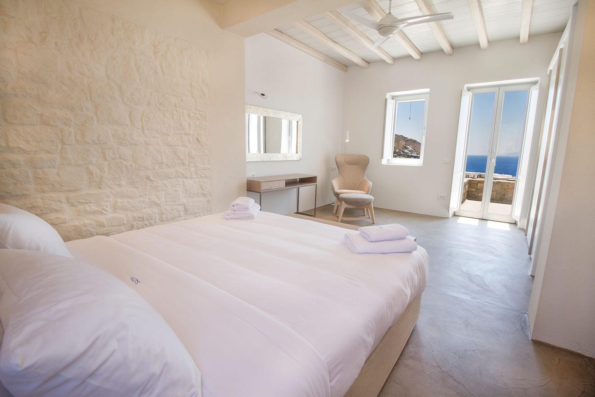 Mykonos Feelings - HERM2 - 19
