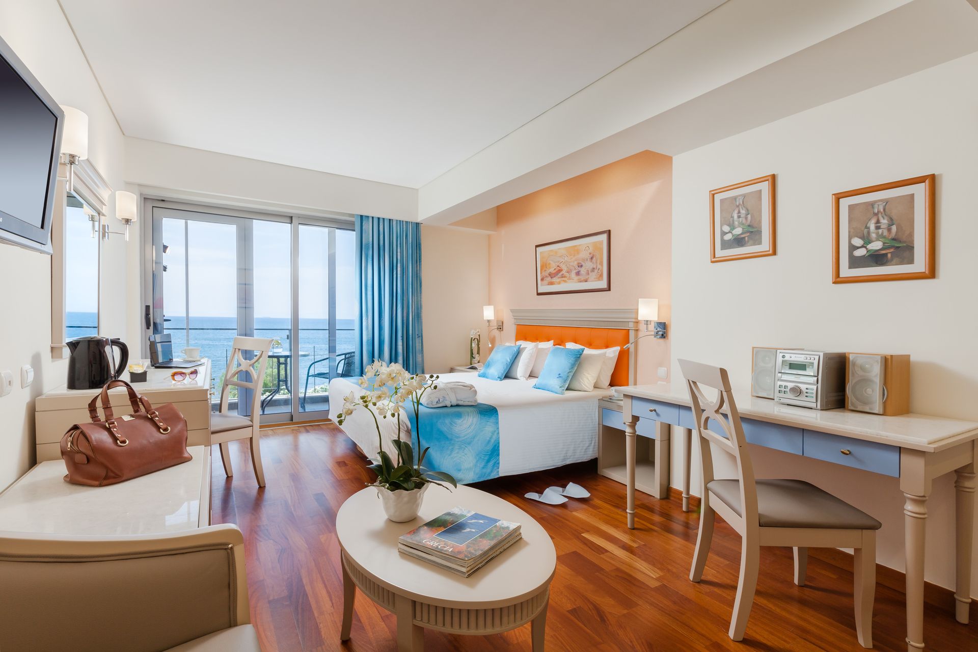 Double or Twin Room with Sea view