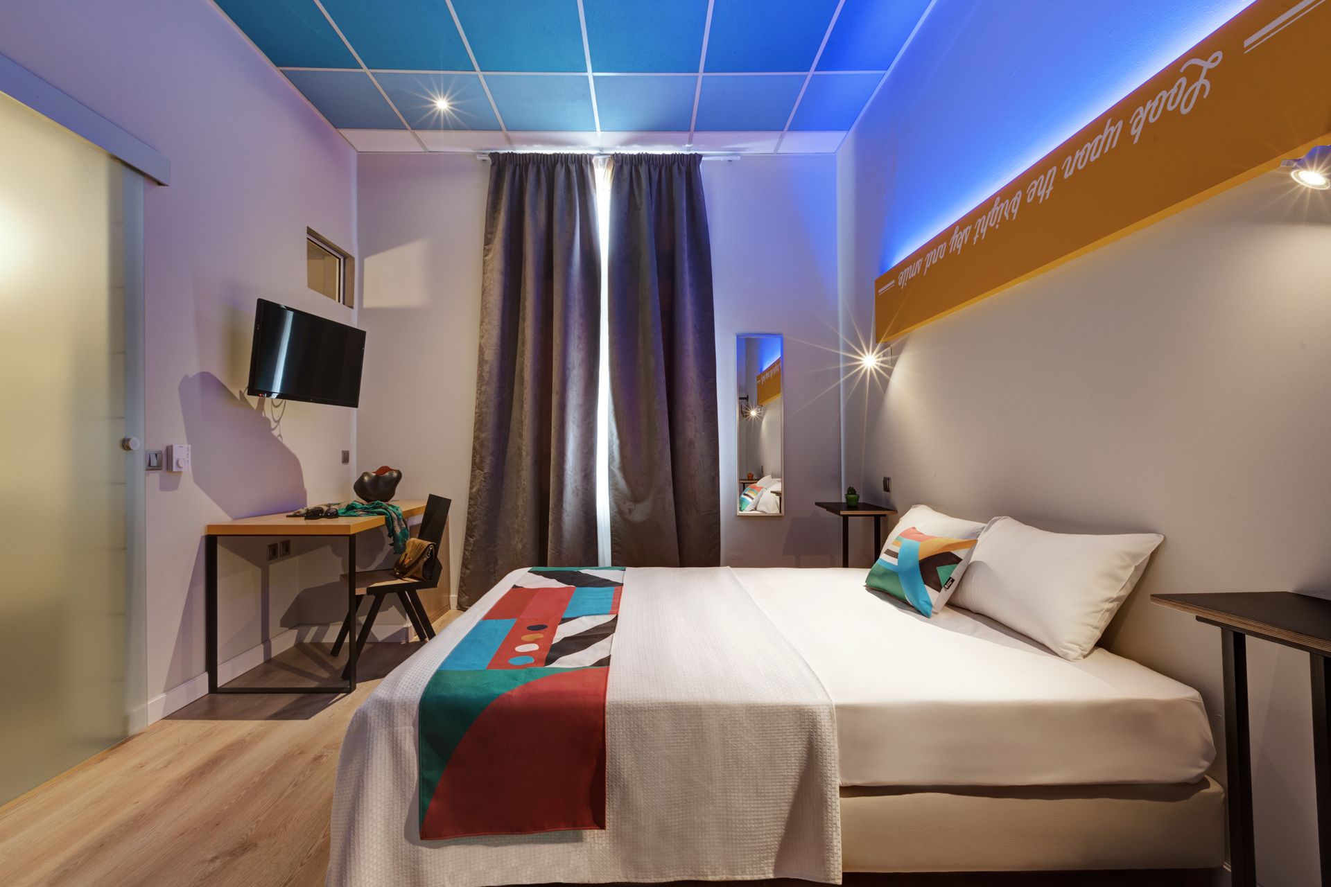 Colors Central Ladadika - BUSER - 7